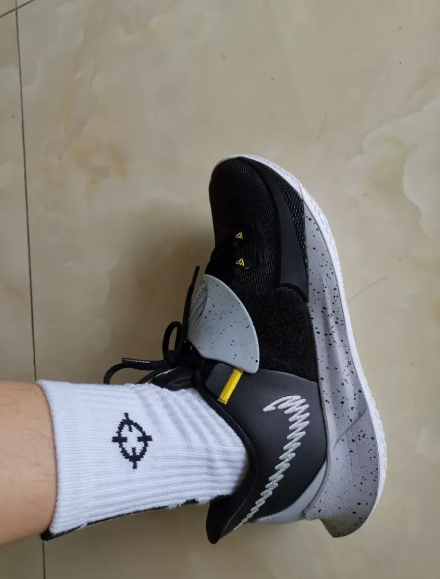 Alternative view of Giày Nike Kyrie Low 3 Team 'Black Wolf Grey' CW6228-004