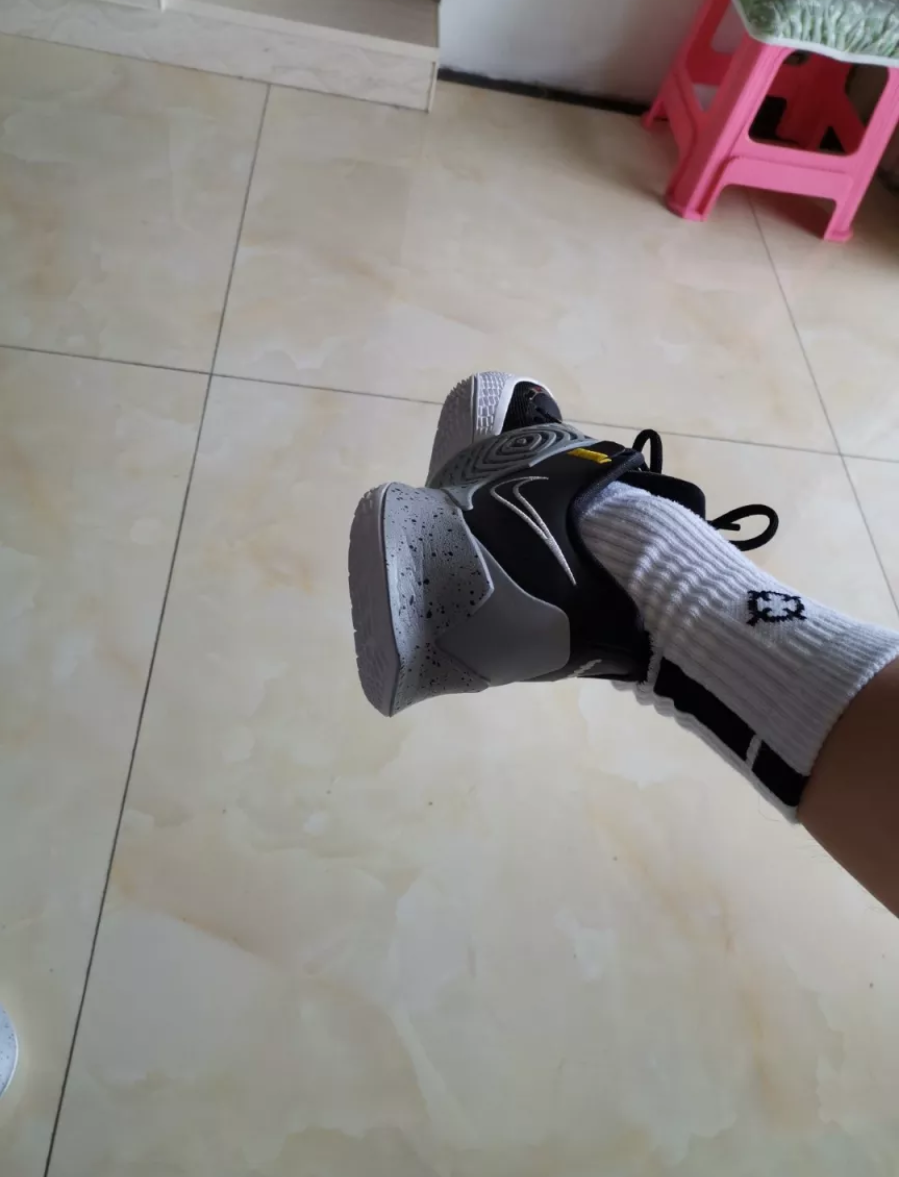 Giày Nike Kyrie Low 3 Team 'Black Wolf Grey' CW6228-004 - Ảnh 3