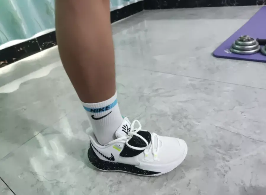 Alternative view of Giày Nike Kyrie Low 3 Team 'White Black' CW6228-101