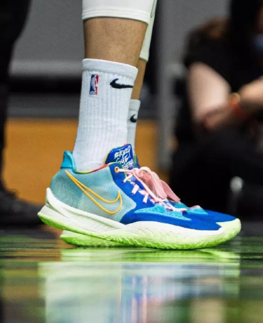 Alternative view of Giày Nike Kyrie Low 4 'Keep Sue Fresh' CW3985-401