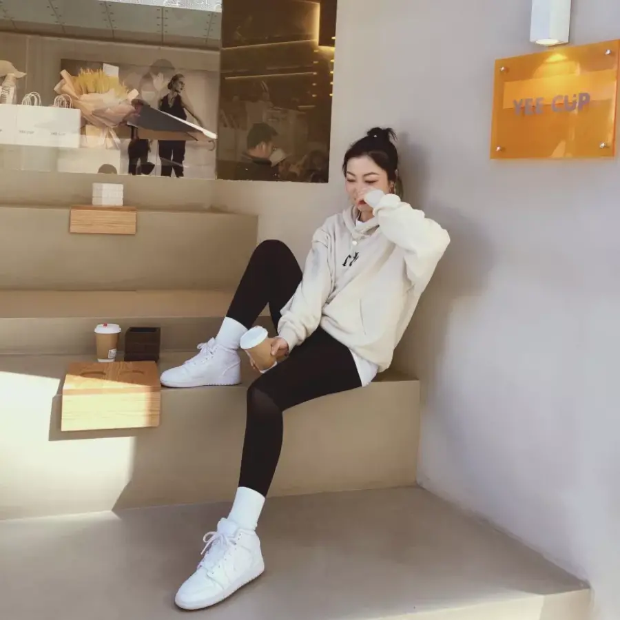 Giày Nike Air Jordan 1 Mid 'Triple White' 554725-130 - Ảnh 3
