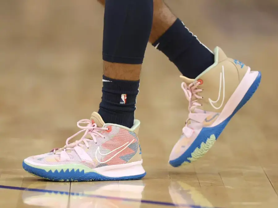 Alternative view of Giày Nike Kyrie 7 EP '1 World 1 People Regal Pink' CQ9327-600