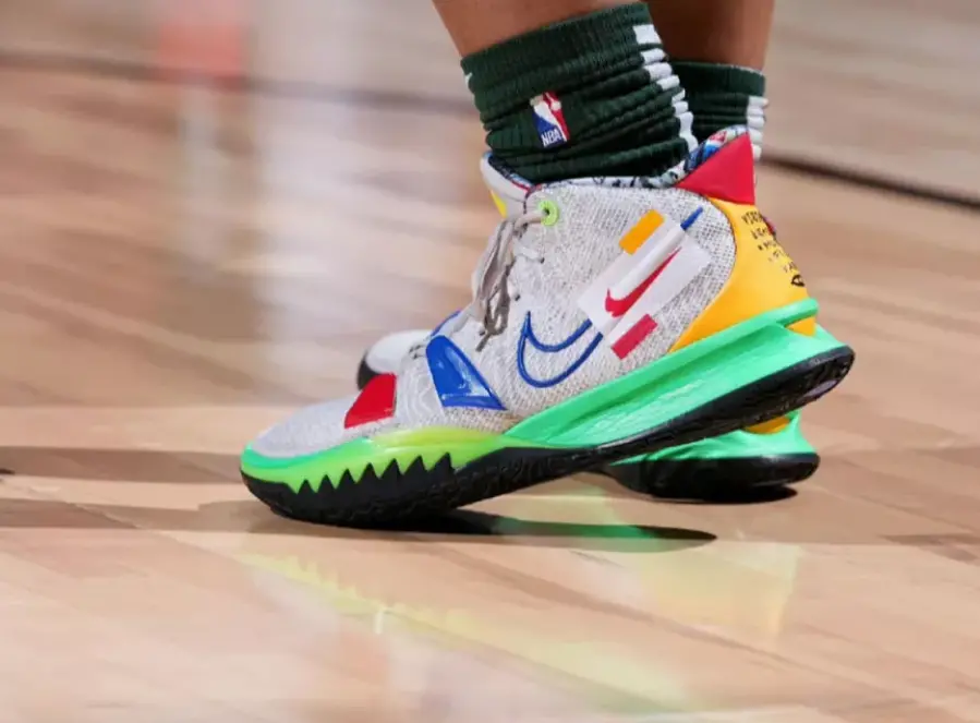 Alternative view of Giày Nike Kyrie 7 'Visions' DC9122-001