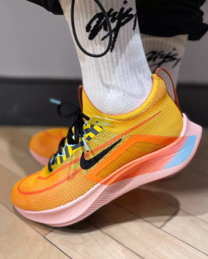 Alternative view of Giày Nike Zoom Fly 4 University 'Gold Magma Orange' DO2421-739