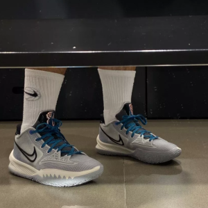 Alternative view of Giày Nike Kyrie Low 4 EP 'Beige' CZ0105-004