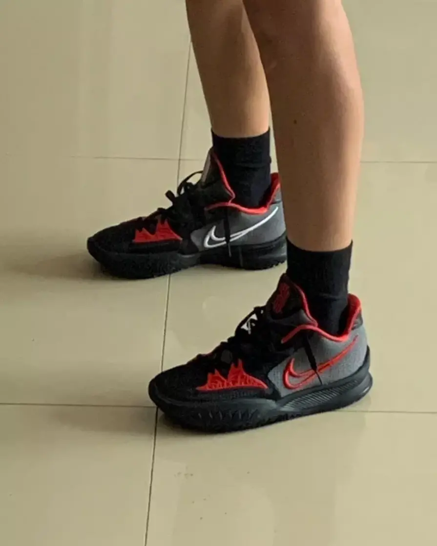 Giày Nike Kyrie Low 4 'Bred' CW3985-006 - Ảnh 3