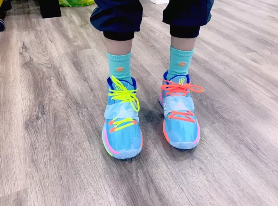 Alternative view of Giày Nike Kyrie 6 GS 'Pool' CZ4686-409