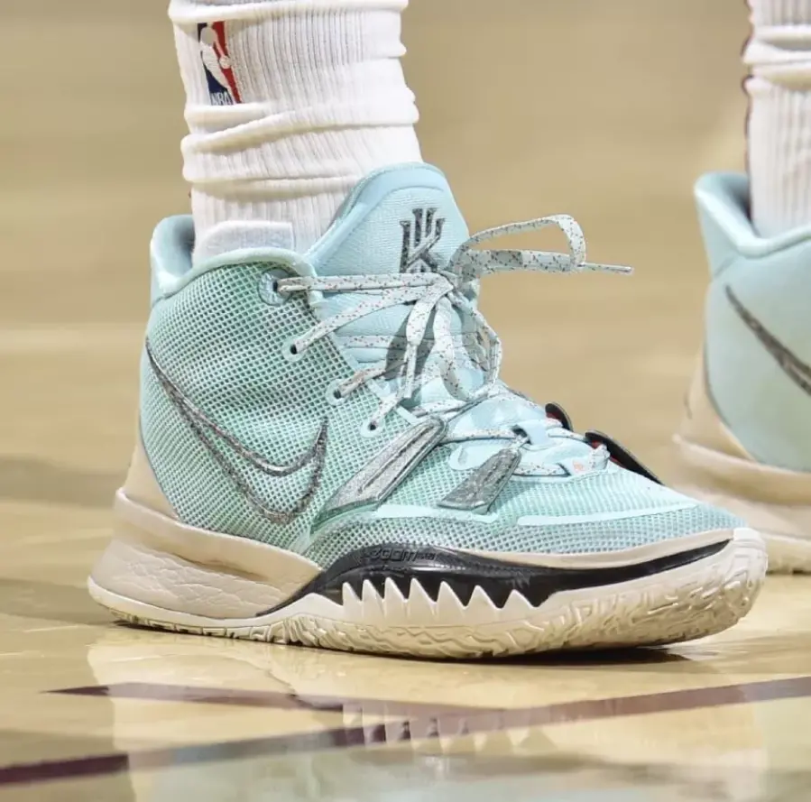 Alternative view of Giày Nike Kyrie 7 'Copa' CQ9327-402