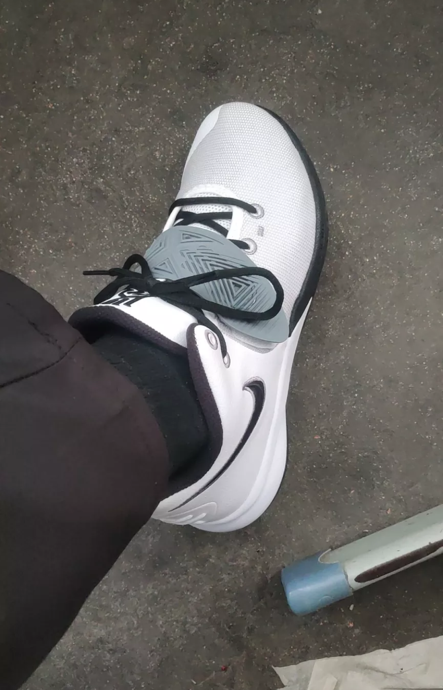 Giày Nike Kyrie Flytrap 3 GS 'White Black' BQ5620-102 - Ảnh 3