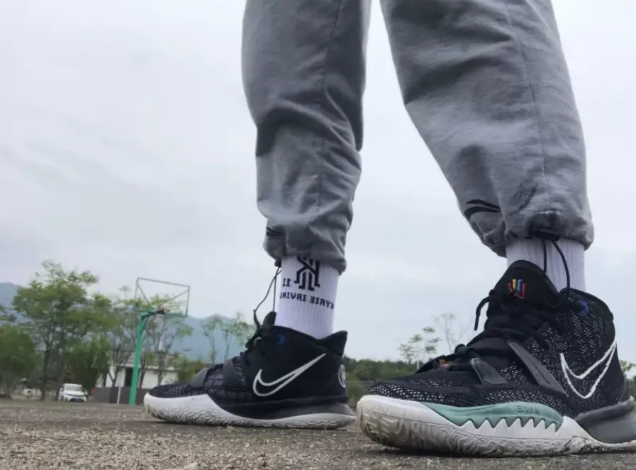 Alternative view of Giày Nike Kyrie 7 GS 'BK Black' CT4080-002