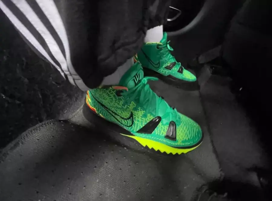 Alternative view of Giày Nike Kyrie 7 'Ky-D Weatherman' CQ9326-300