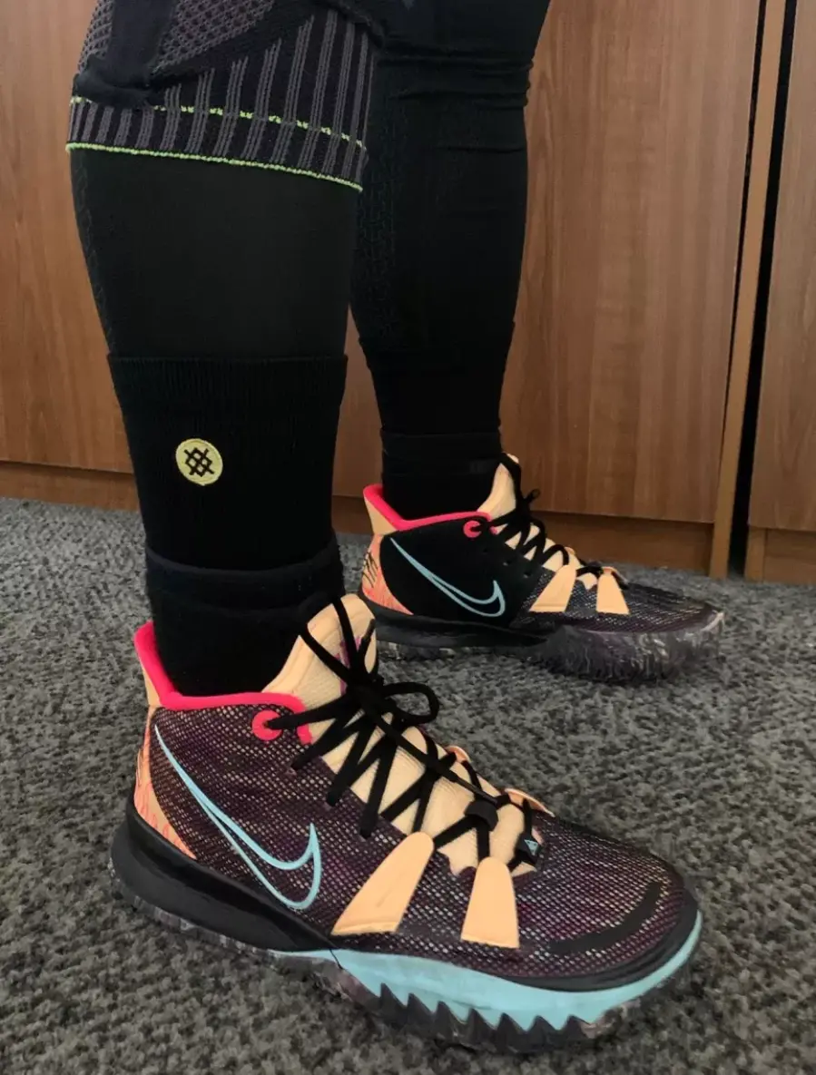 Alternative view of Giày Nike Kyrie 7 Preheat 'Soundwave' DC0588-002