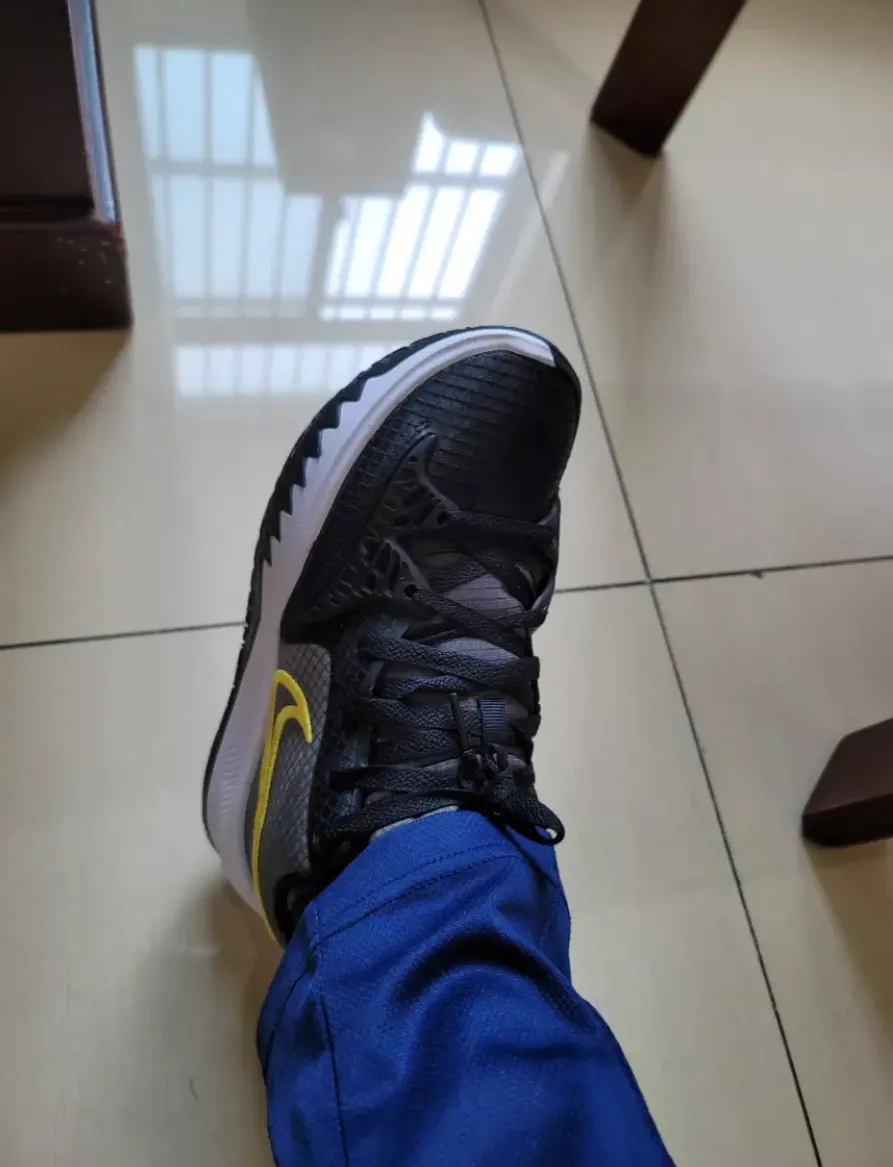 Giày Nike Kyrie Low 4 'Black Yellow White' CZ0105-001 - Ảnh 3