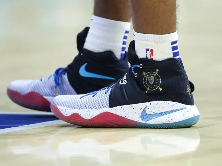 Alternative view of Giày Nike Kyrie 2 'Doernbecher' 898641-001