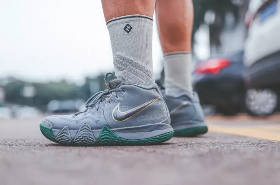 Alternative view of Giày Nike Kyrie 4 'City Guardians' 943806-001