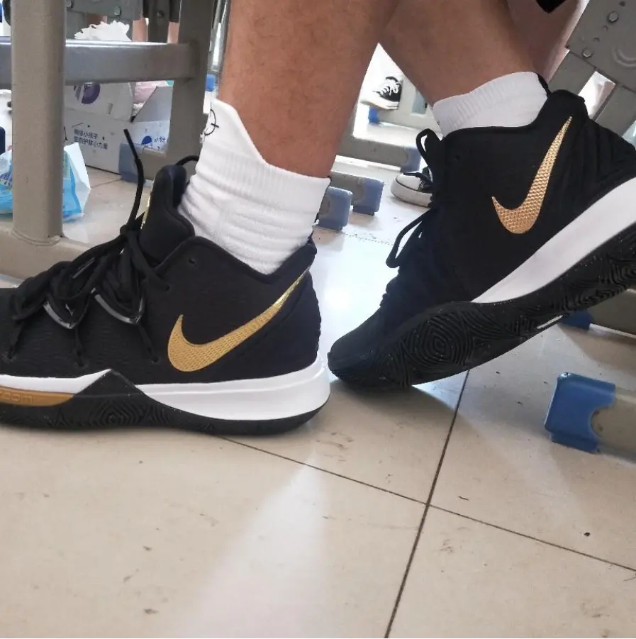 Giày Nike Kyrie 5 'Black Metallic Gold' AO2918-007 - Ảnh 5