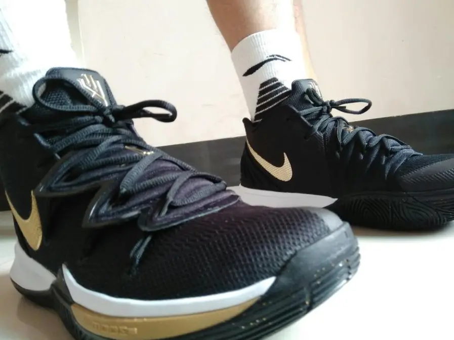 Giày Nike Kyrie 5 'Black Metallic Gold' AO2918-007 - Ảnh 3