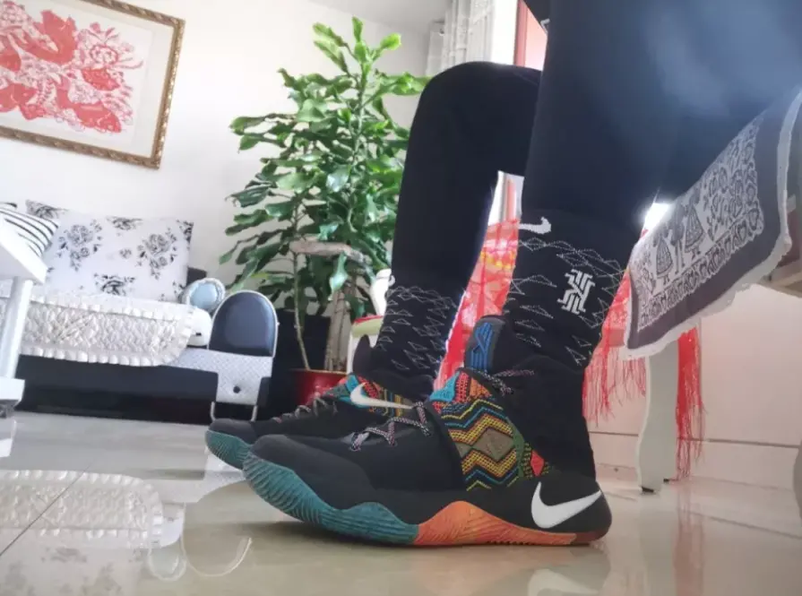 Alternative view of Giày Nike Kyrie 2 'BHM' 828375-099