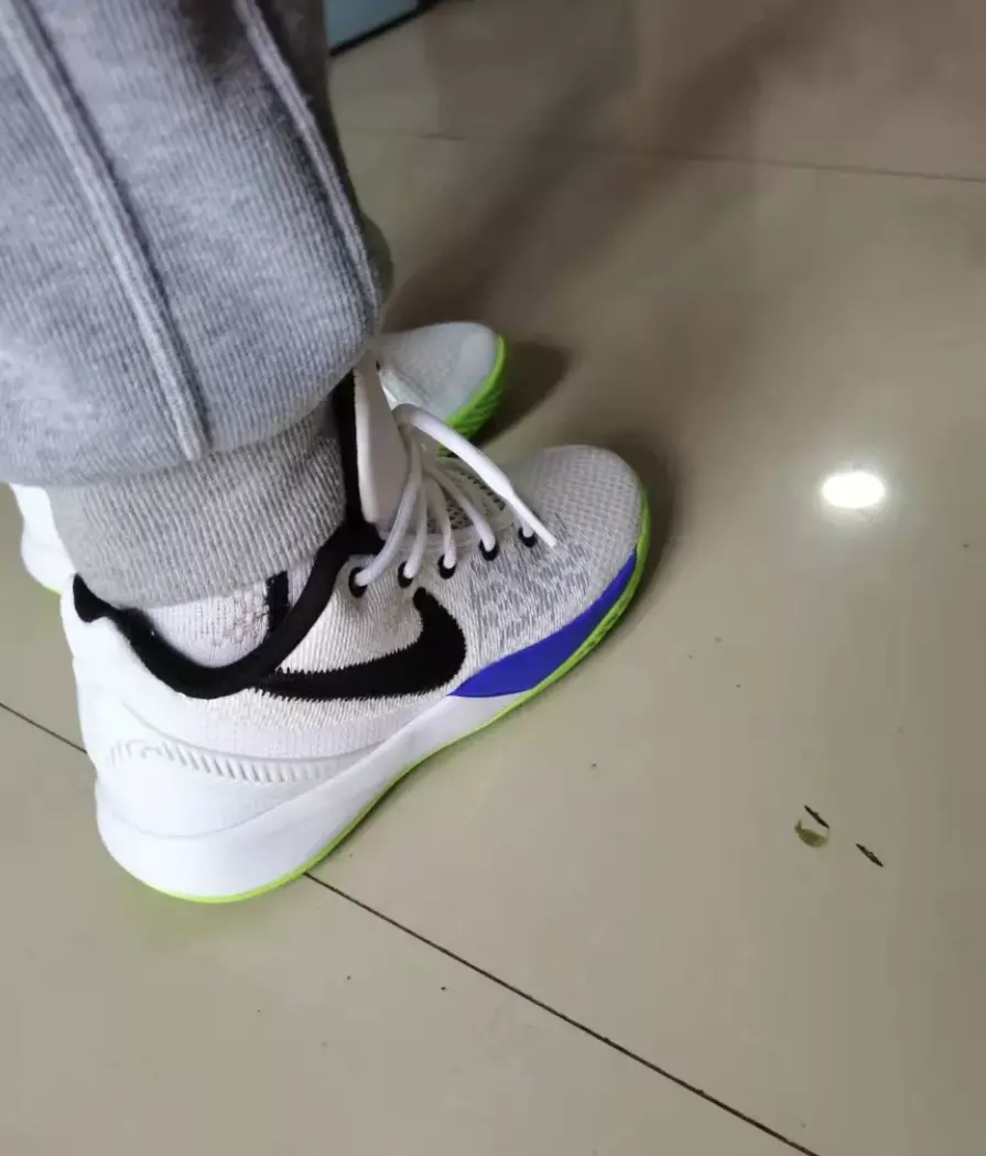 Alternative view of Giày Nike Kyrie Flytrap 2 GS 'White Lime Blast' AQ3412-153