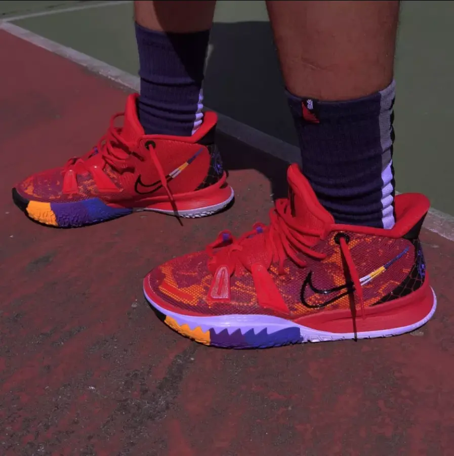 Alternative view of Giày Nike Kyrie 7 'Icons of Sport' DC0588-600