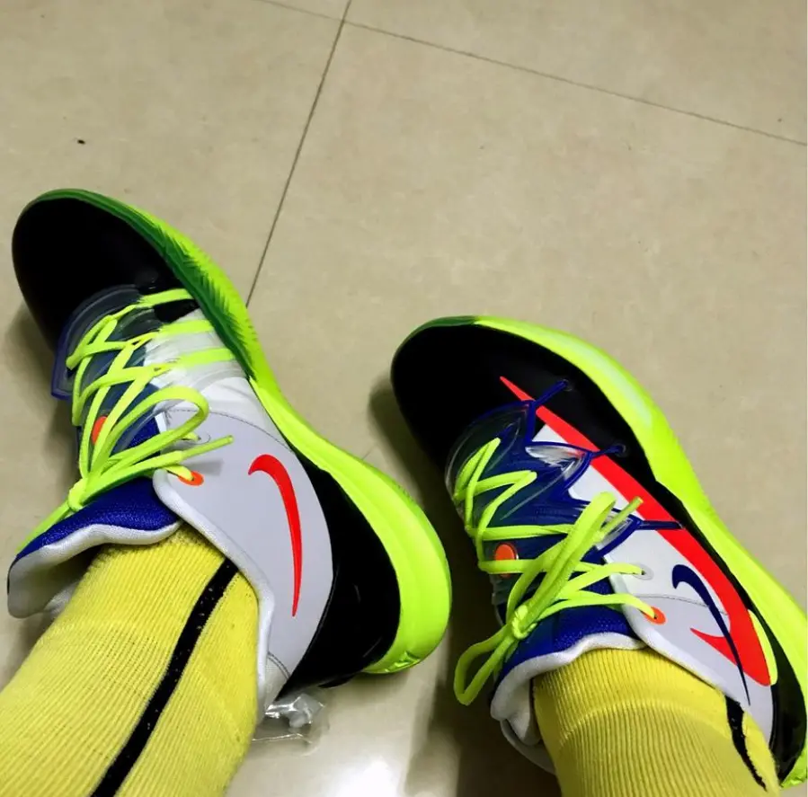 Alternative view of Giày Nike Kyrie 5 'Rokit' CJ7899-900