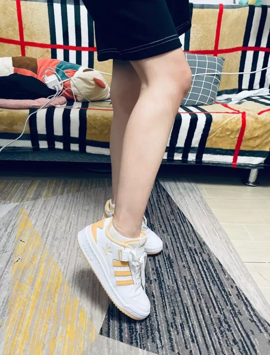 Alternative view of Giày Adidas Forum Low City 'Pulse Amber' GY8368