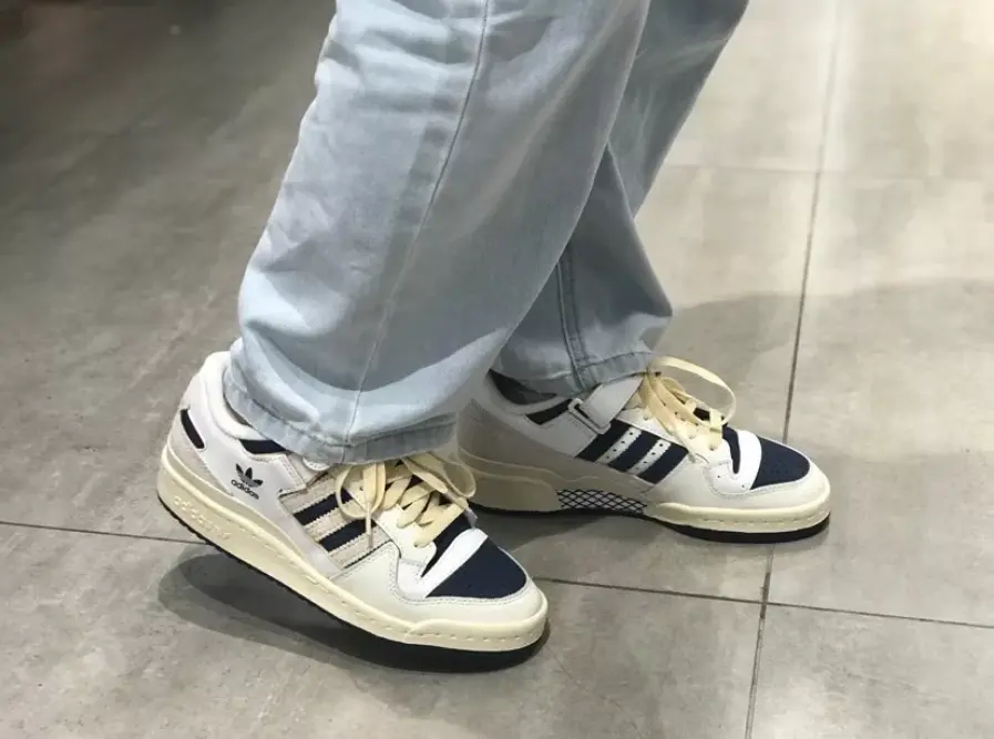 Alternative view of Giày Adidas Forum 84 Low 'Off White Collegiate Navy' GZ6427