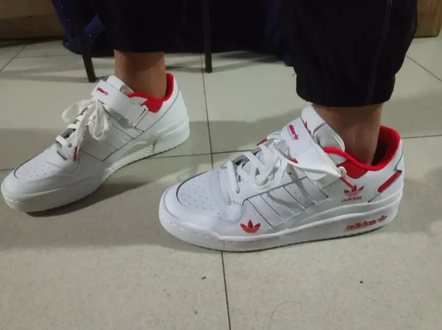 Alternative view of Giày Adidas Forum Low 'Cloud White Red' H01674