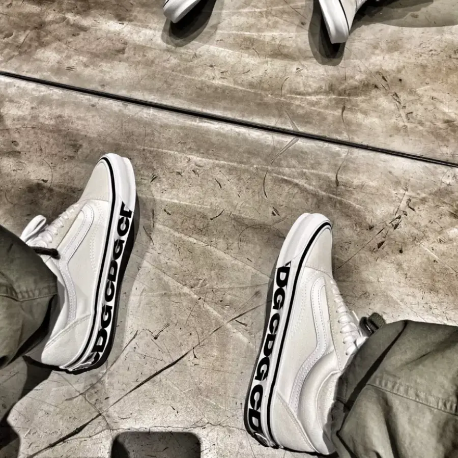 Alternative view of Giày Vans Old Skool Commes des Garcons 'White' VN0A4P3XQLZ