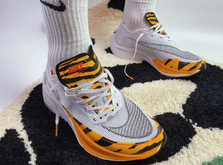 Alternative view of Giày Nike ZoomX Vaporfly NEXT% 2 'BRS Tiger' DM7601-100