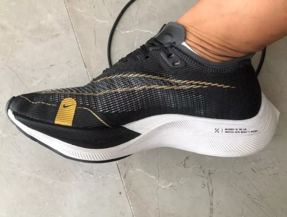 Alternative view of Giày Nike ZoomX Vaporfly NEXT% 2 'Black Metallic Gold Coin' CU4123-001
