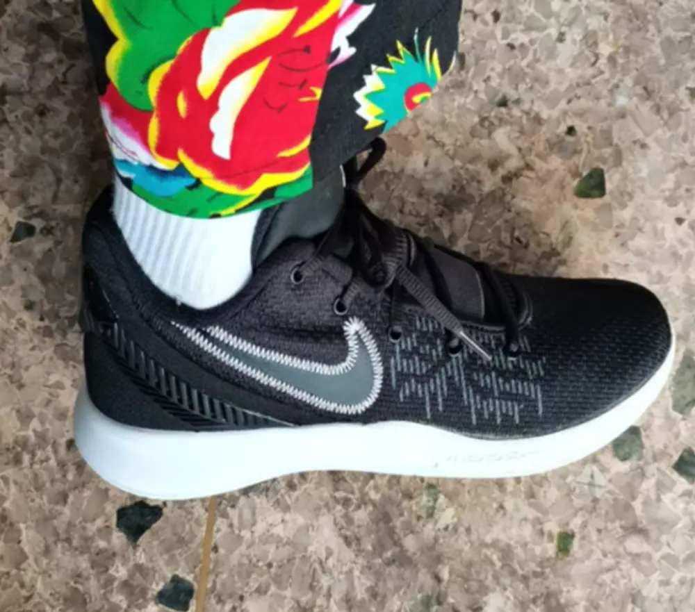 Alternative view of Giày Nike Kyrie Flytrap 2 EP 'Black White' AO4438-001