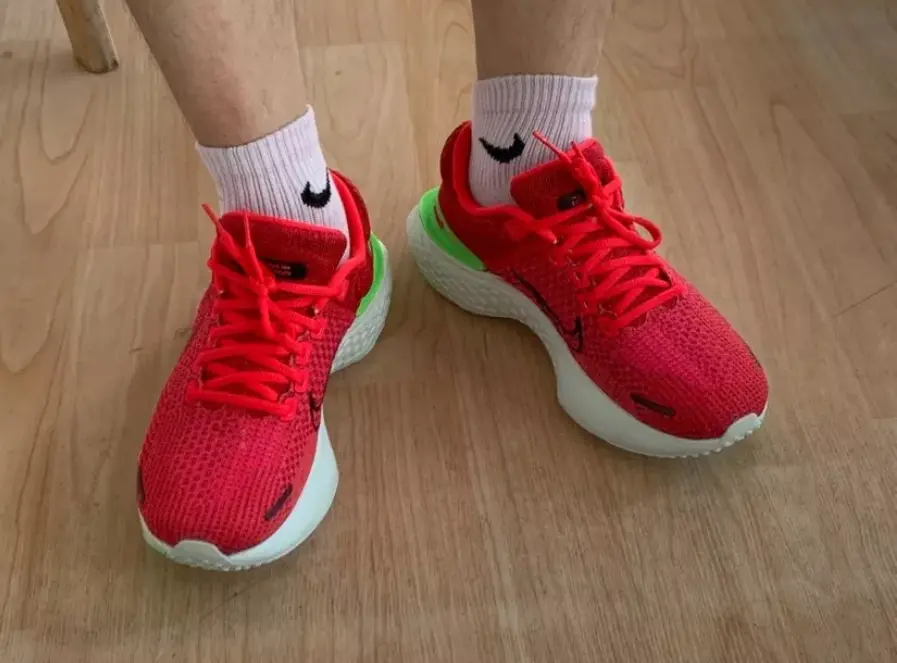 Alternative view of Giày Nike ZoomX Invincible Run Flyknit 2 'Siren Red' DH5425-600