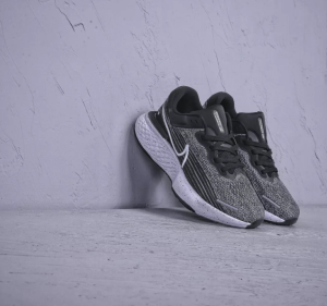 Alternative view of Giày Nike ZoomX Invincible Run Flyknit 'White Black' CT2229-103