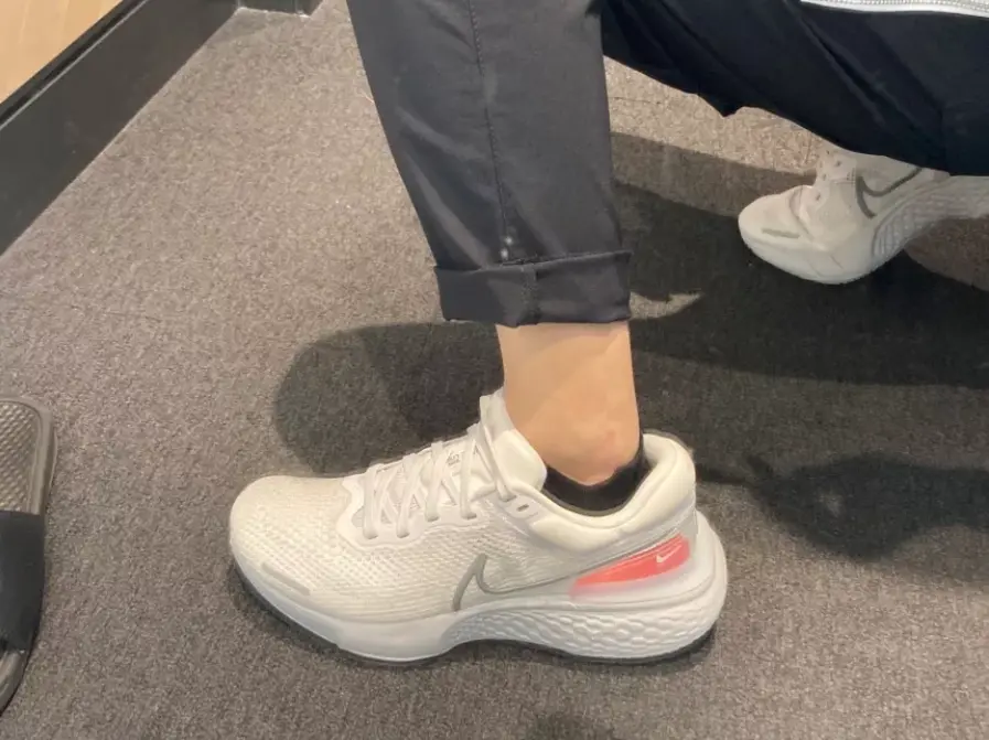 Alternative view of Giày Nike ZoomX Invincible Run Flyknit 'White Metallic Silver' CT2228-102
