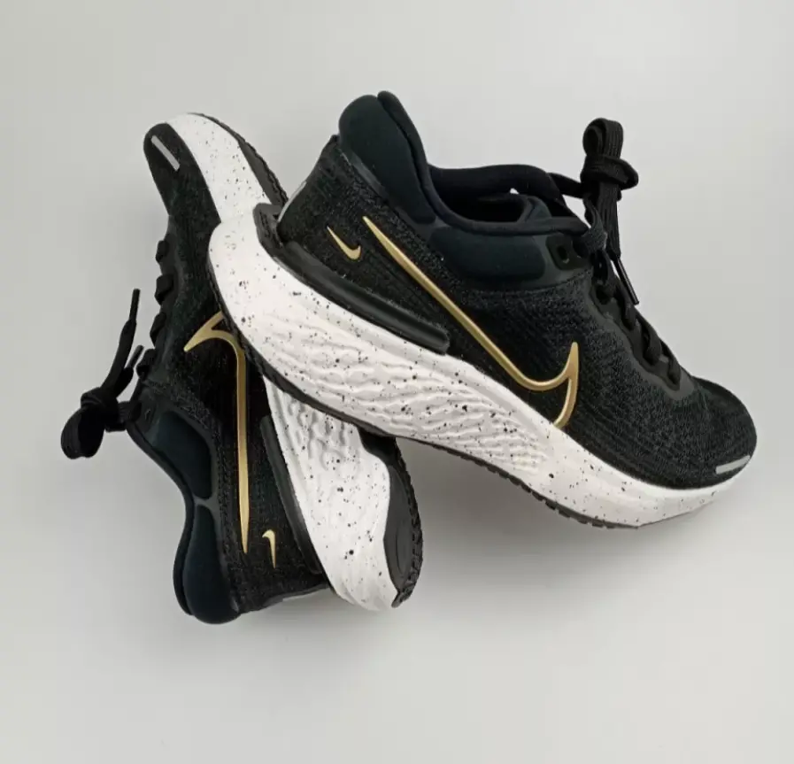 Alternative view of Giày Nike ZoomX Invincible Run Flyknit 'Black Metallic Gold' CT2229-004