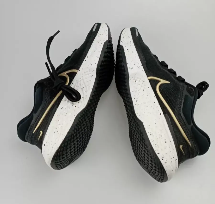 Giày Nike ZoomX Invincible Run Flyknit 'Black Metallic Gold' CT2229-004 - Ảnh 3