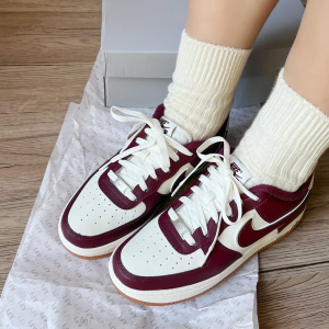 Alternative view of Giày Nike Air Force 1 GS 'Team Red Gum' DQ5972-100