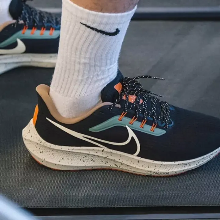 Alternative view of Giày Nike Air Zoom Pegasus 39 'Black White Orange' DX6039-071