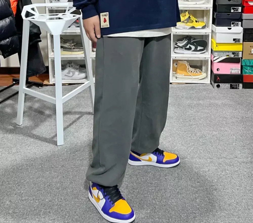 Alternative view of Giày Nike Air Jordan 1 Mid 'Lakers' DQ8426-517