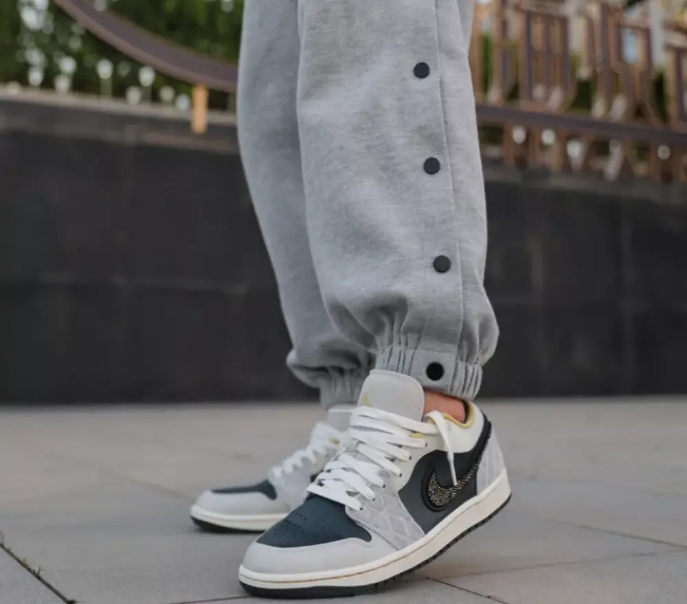 Giày Nike Air Jordan 1 Low 'Beaded Swoosh' DV1762-001 - Ảnh 3
