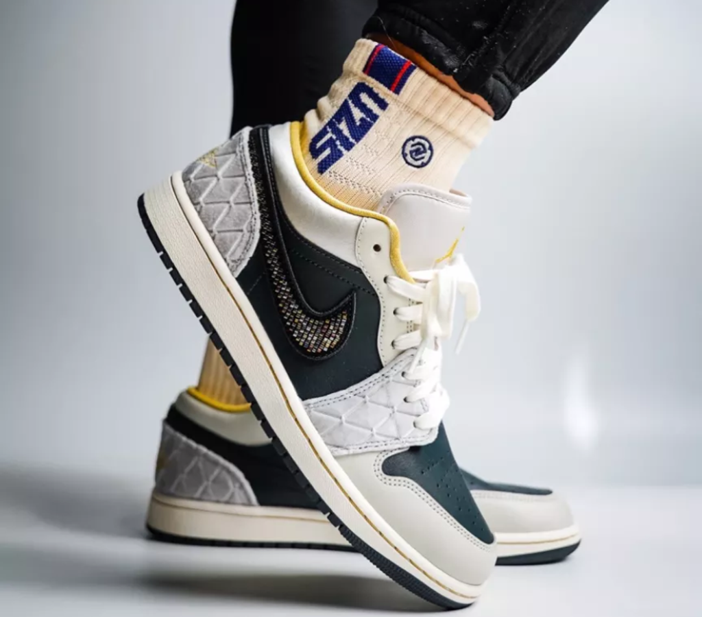 Giày Nike Air Jordan 1 Low 'Beaded Swoosh' DV1762-001 - Ảnh 4