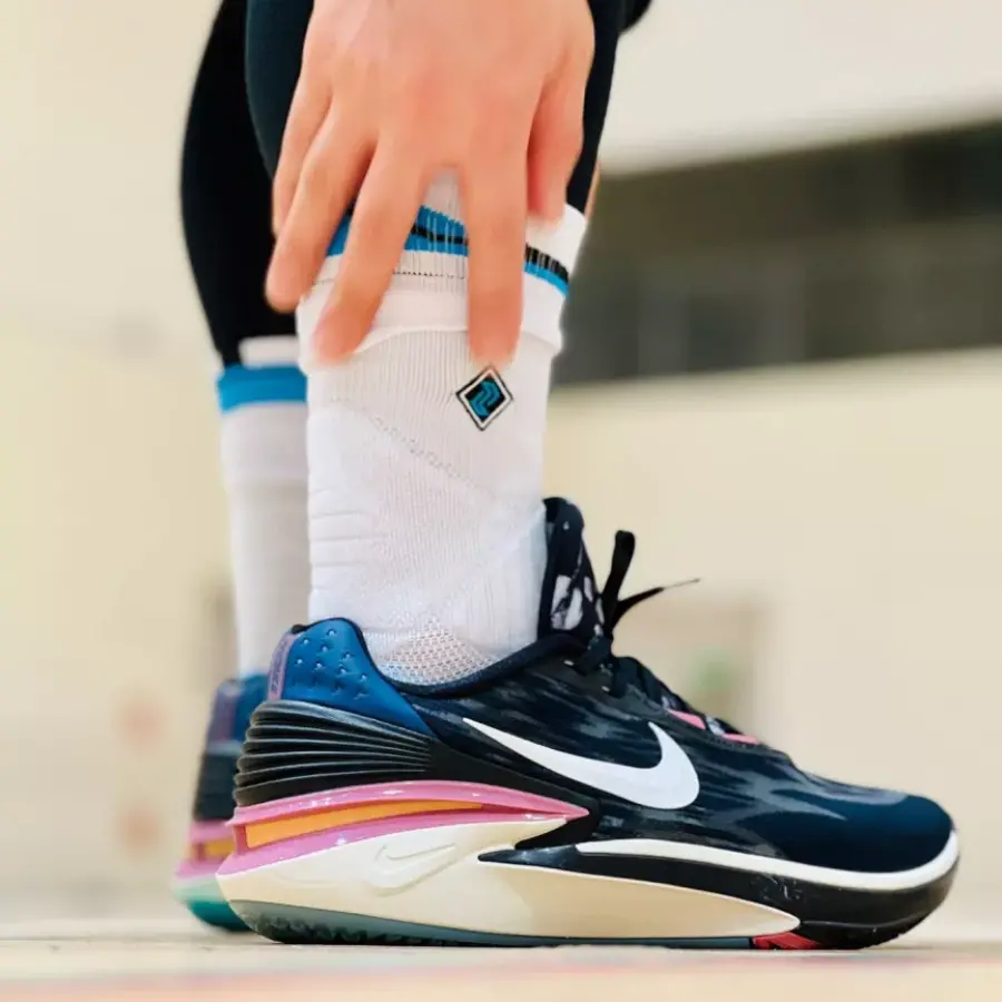 Alternative view of Giày Nike Zoom GT Cut 2 'Black Desert Berry' DJ6015-003