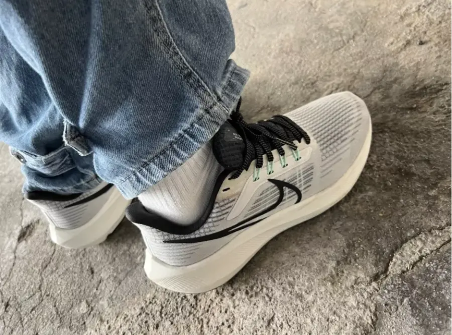 Alternative view of Giày Nike Air Zoom Pegasus 39 'Phantom Grey Black' DH4071-004