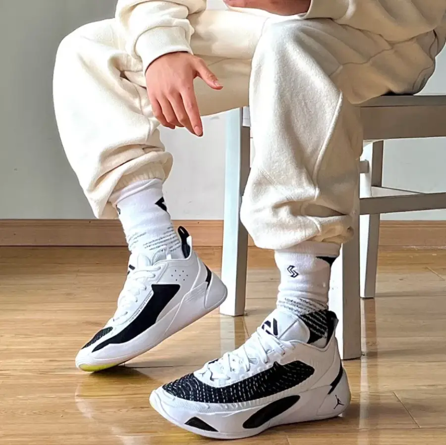 Alternative view of Giày Nike Air Jordan Luka 1 'Reverse Orca' DQ6510-107