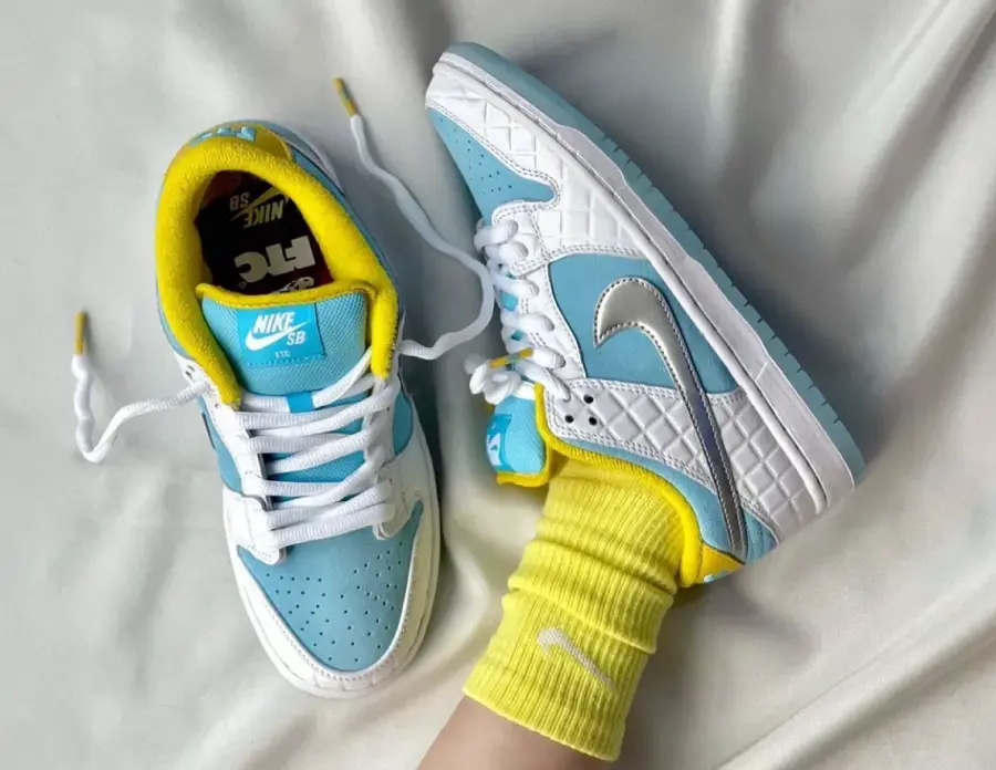 Alternative view of Giày Nike FTC x Dunk Low SB 'Lagoon Pulse' DH7687-400
