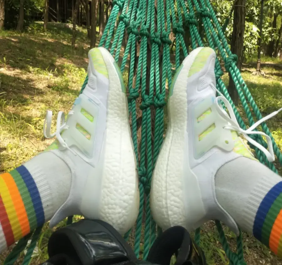 Alternative view of Giày Adidas UltraBoost 22 'White Bliss Blue' GX5913