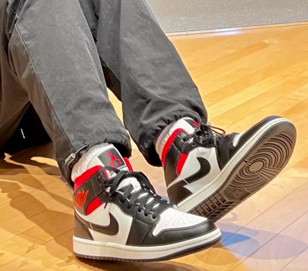 Giày Nike Air Jordan 1 Mid 'Black Sail Gym Red' BQ6472-061 - Ảnh 4