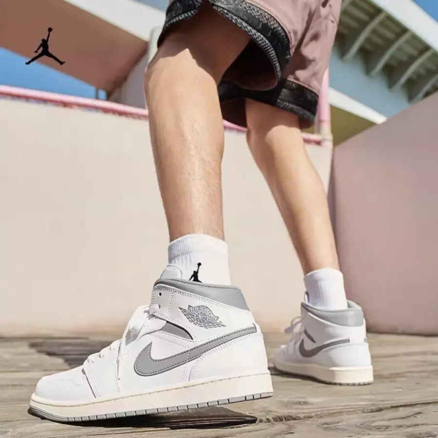 Giày Nike Air Jordan 1 'Mid White Stealth' 554724-135 - Ảnh 3