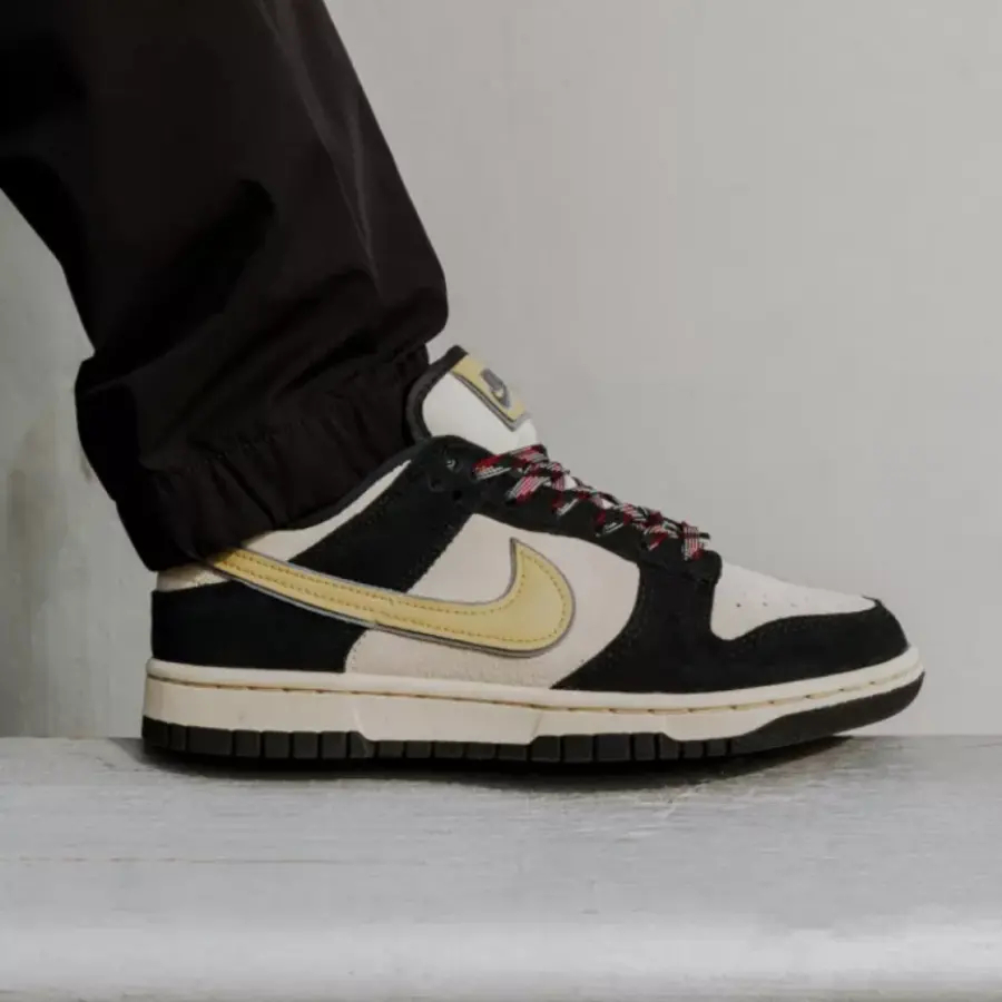 Alternative view of Giày Nike Dunk Low LX 'Black Team Gold' DV3054-001